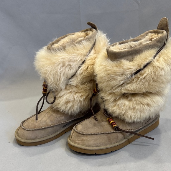 UGG Australia Rainier Beaded Fur-Trim Shearling Boots (SN 5189) — Women’s 8 - Picture 4 of 11